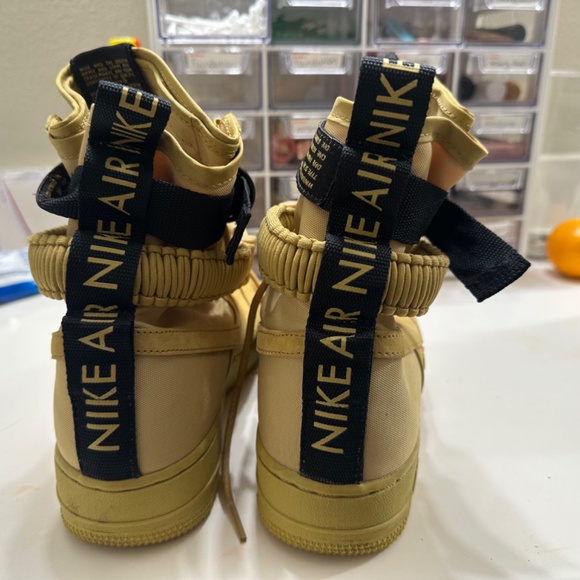 Nike SF Air Force One Gold Club